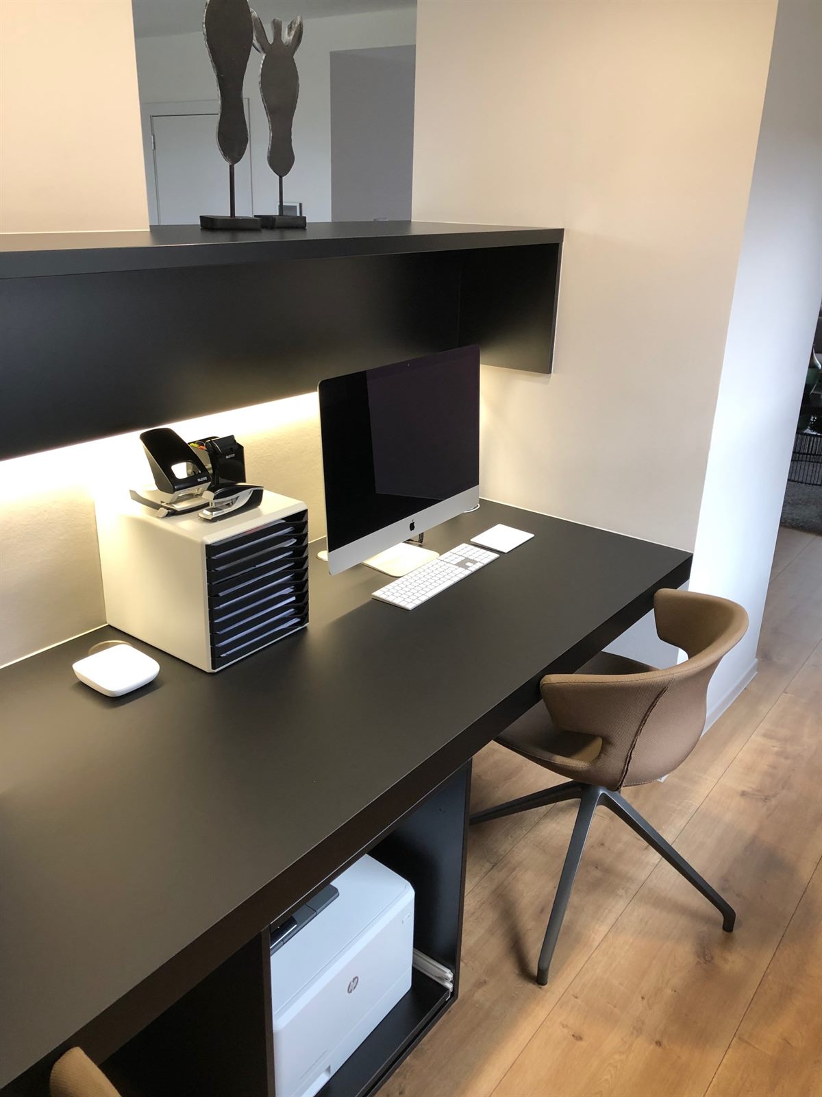 Werkplek met maatwerkbureau